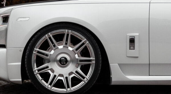 Evazari aripi carbon Rolls Royce Phantom Novitec